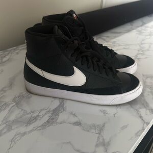 Nike Blazer 77’ Boys size 7